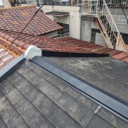 工場で使われる折板屋根のメリットは？｜豊中市の屋根修理・雨漏り修理専門店ミスタールーフ