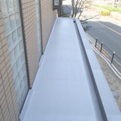 【大阪市西淀川区・マンション】庇からの雨漏り補修＋外壁塗装｜入居率を意識したアースカラー提案｜オーナー様向け事例